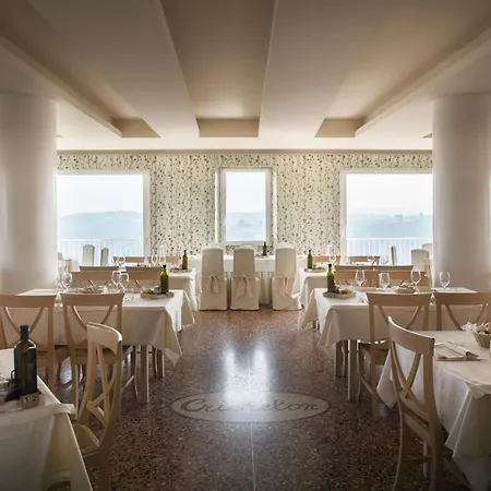 Crichelon Hotel 3*