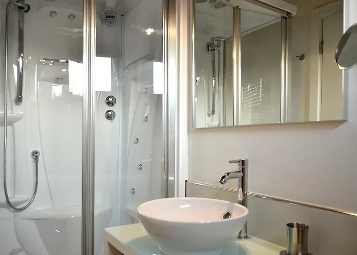 Crichelon Hotel 3*